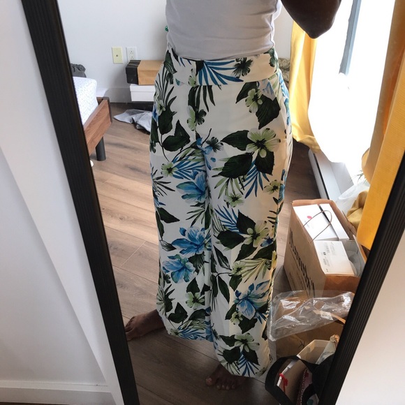 High rise wide leg pants from Banana Republic. - Picture 2 of 3